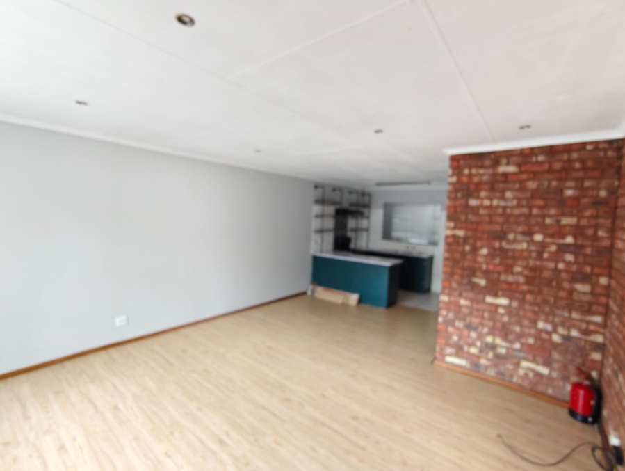 2 Bedroom Property for Sale in Langenhovenpark Free State